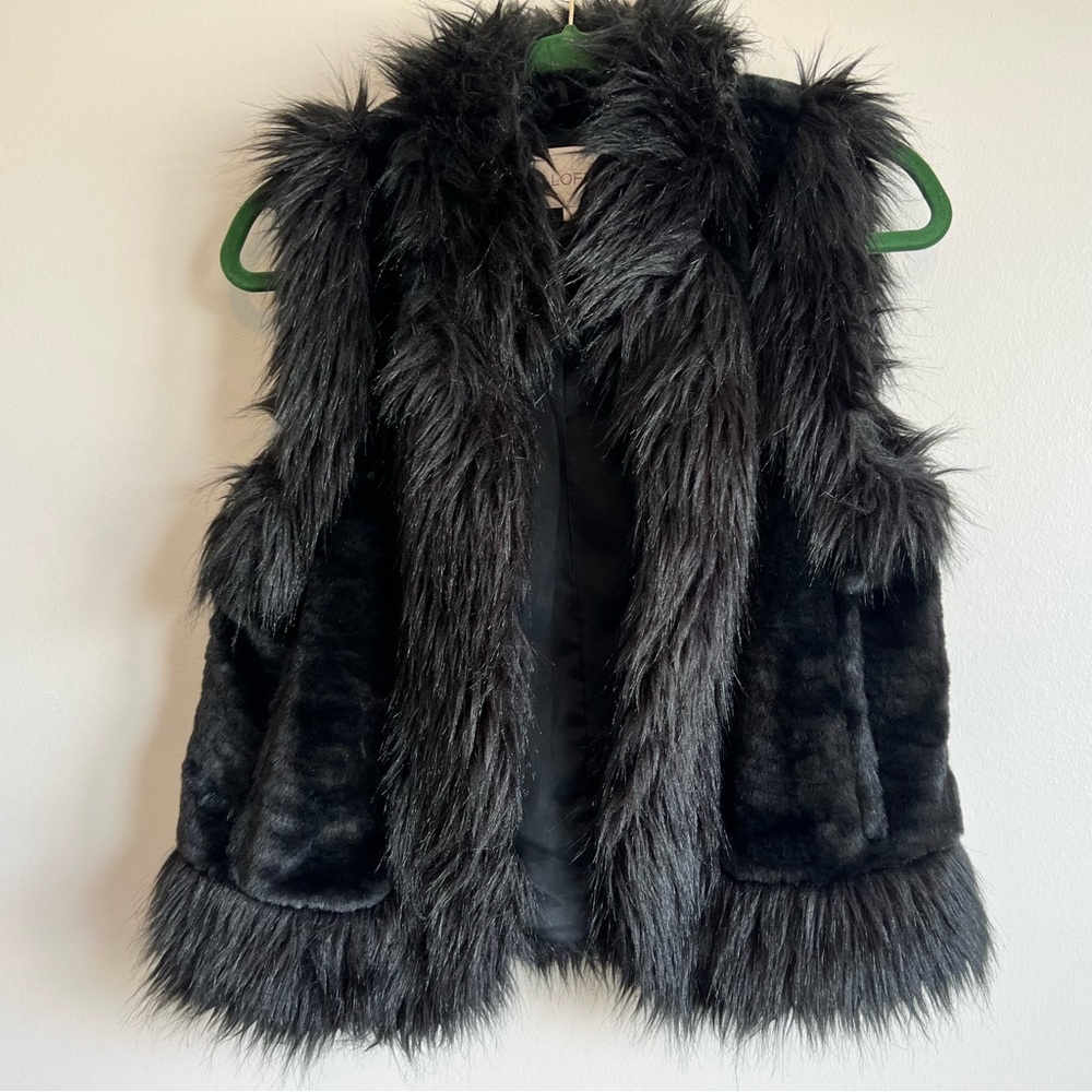 Ann Taylor Women's Black Gilet size small Vest Faux fur